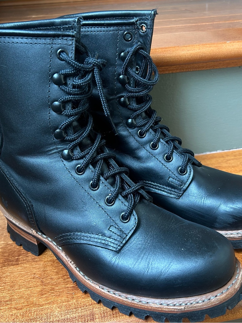 Women's Frye Vibram Black Logger Lace Up Combat Moto Boots Size 10M - Picture 2 of 14